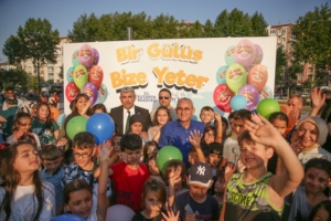 Kütahya’da “Bir Gülüş Bize Yeter” coşkuyla başladı