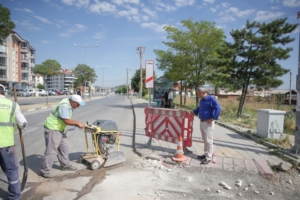 Kütahya’da asfalt serim çalışmaları sürüyor