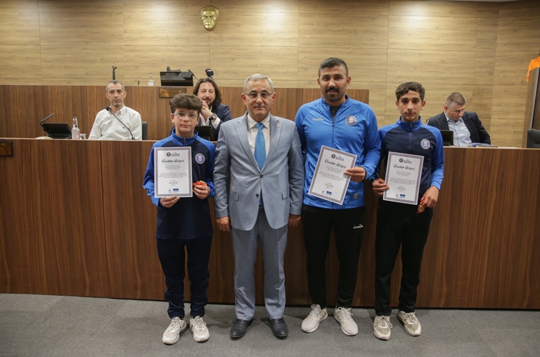 Kütahya’da başarılı sporcular ödüllendirildi