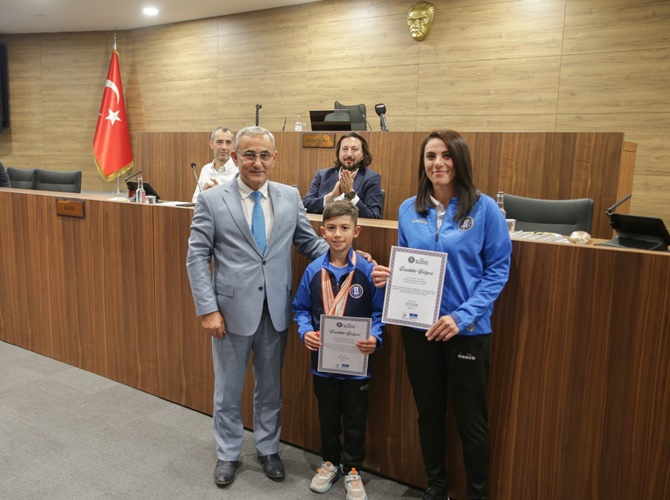 Kütahya’da başarılı sporcular ödüllendirildi