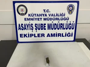 Kütahya’da kağıt içinde uyuşturucu yakalandı