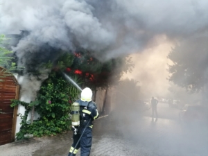 Muğla’da otelin bahçesinde çıkan yangın zarara neden oldu