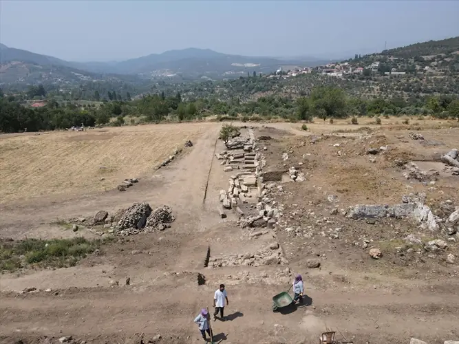 Muğla Hyllarima Antik Kenti'nde deprem izi