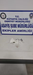 Peçeteye sardı ama Kütahya Polisi yakaladı