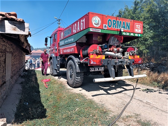 Tavşanlı’da 3 ev kullanılamaz hale geldi