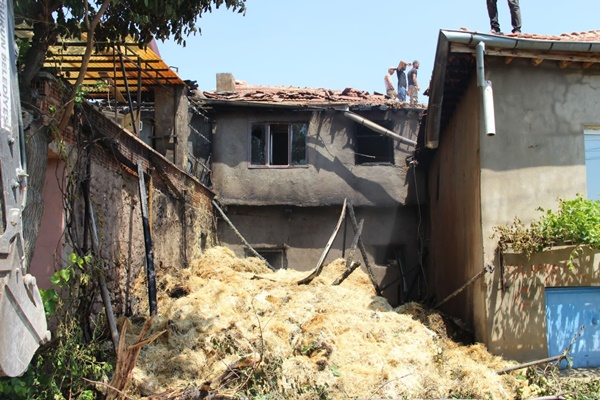 Afyonkarahisar’da tandırdan sıçrayan ateşin