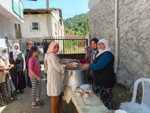 Simav’da geleneksel aşure günü