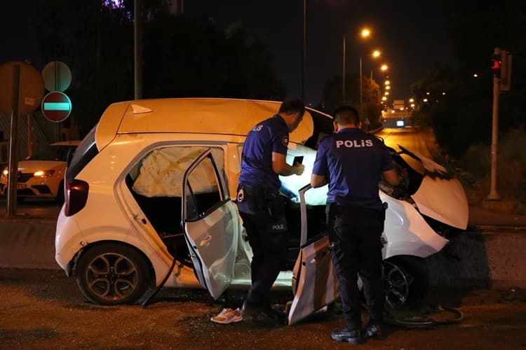 İzmir’in Bornova ilçesinde, otomobilin