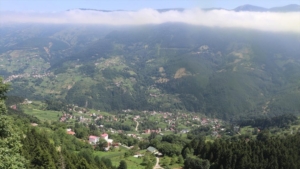 Trabzon’da bulunan Şahinkaya, doğaseverlerin dikkatini çekiyor