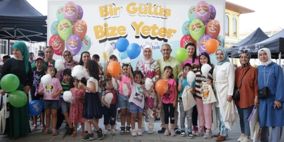 ‘Bir Gülüş Bize Yeter’ şenliği Zafer Meydanı’nda