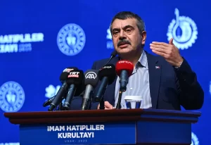 Bakan Tekin, Uşak’taki ÖNDER 20. İmam Hatipliler Kurultayı’nda konuştu