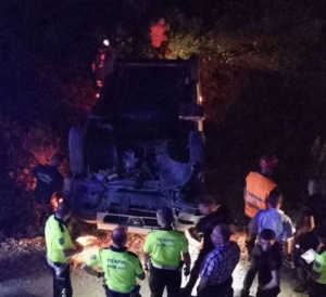 Manisa’da işçileri taşıyan servisin devrilmesi sonucu 11 kişi yaralandı