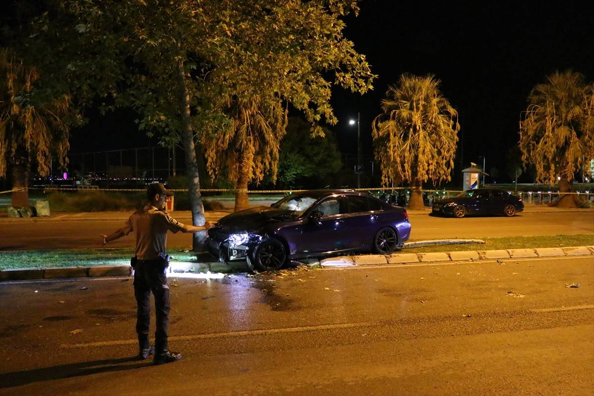 İzmir’in Karşıyaka ilçesinde otomobil