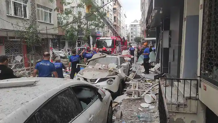 İstanbulda binada yaşanan patlamada 1 kişi hayatını kaybetti, 4 kişi yaralandı