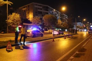 İzmir’de refüje çarpan motosikletteki öğretmen hayatını kaybetti