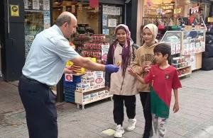 Kütahya’da şampiyonluğu simit dağıtarak kutladı