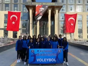 Kütahyalı minik voleybolcular Eskişehir’de boy gösterdi