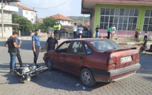 Manisa’da otomobille çarpışan motosikletteki 2 kişi yaralandı