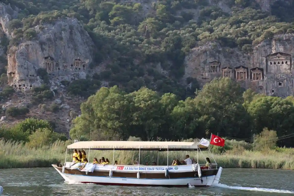 Muğla'da gençler kamp ateşinde buluştu