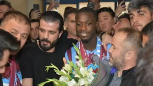 Nicolas Pepe Trabzon’a geldi