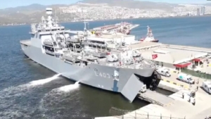 TCG Sancaktar ve TCG Bayraktar selden etkilenen Libya’ya ulaştı