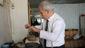 “Yılın Ahisi” seçilen Erzurumlu terzi mesleğini 63 yıldır titizlikle icra ediyor