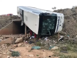 Yolcu otobüsü şarampole devrildi, 3 kişi öldü, 22 kişi yaralandı