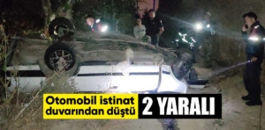 Kütahya’da otomobil istinat duvarından düştü, 2 yaralı