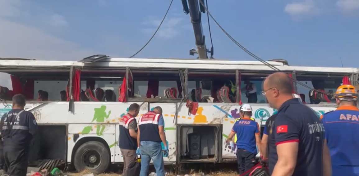 Amasya'da yolcu otobüsü devrildi: 6 ölü 35 yaralı