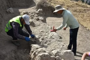 Afyonkarahisar’da büyük bir kedi türüne ait kemik bulundu