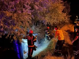 Denizli’de otomobil şarampole devrildi: 2 ölü