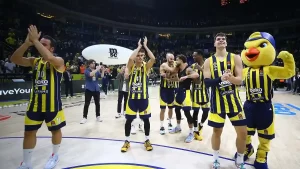 Fenerbahçe-Panathinaikos maçında kavga çıktı