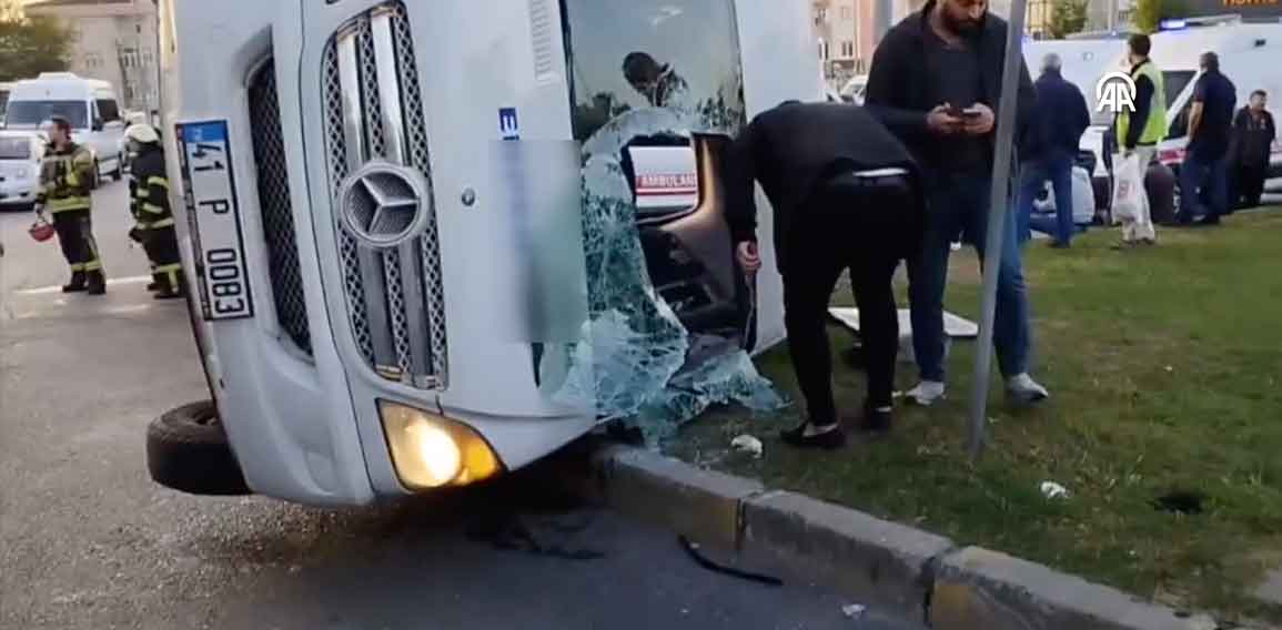 Kocaeli'nde işçi servisi ile halk otobüsü çarpıştı : 11 yaralı