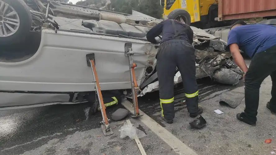 Kütahya'da minibüs devrildi 1 ölü