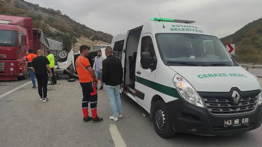 Kütahya'da minibüs devrildi 1 ölü