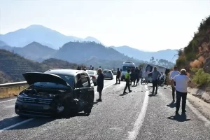 Muğla’da iki araç çarpıştı: 5 yaralı