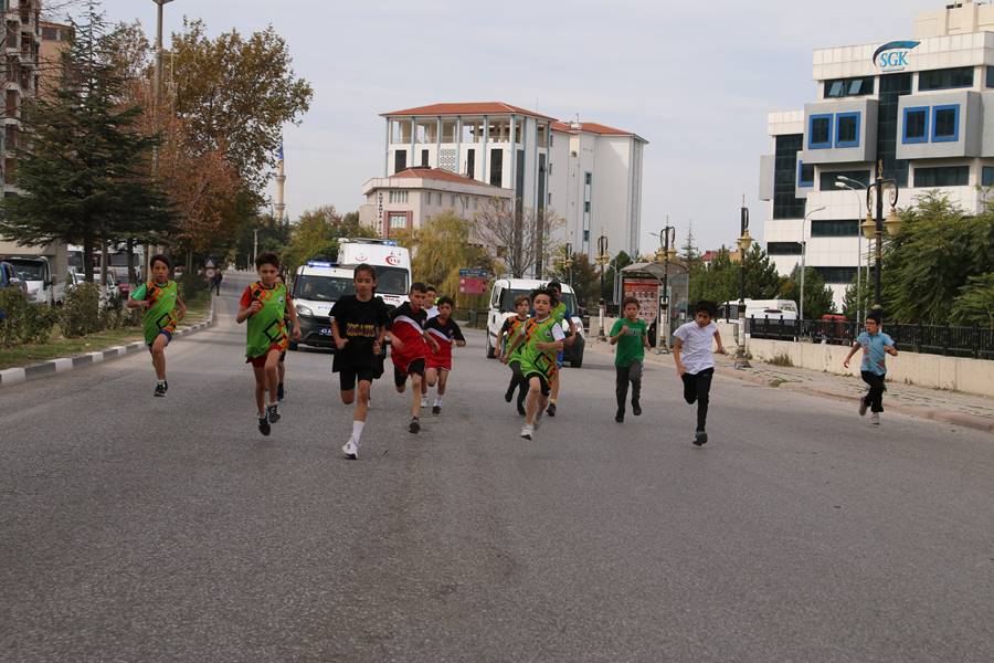 Kütahya’da Cumhuriyet Koşusunda ter döktüler 