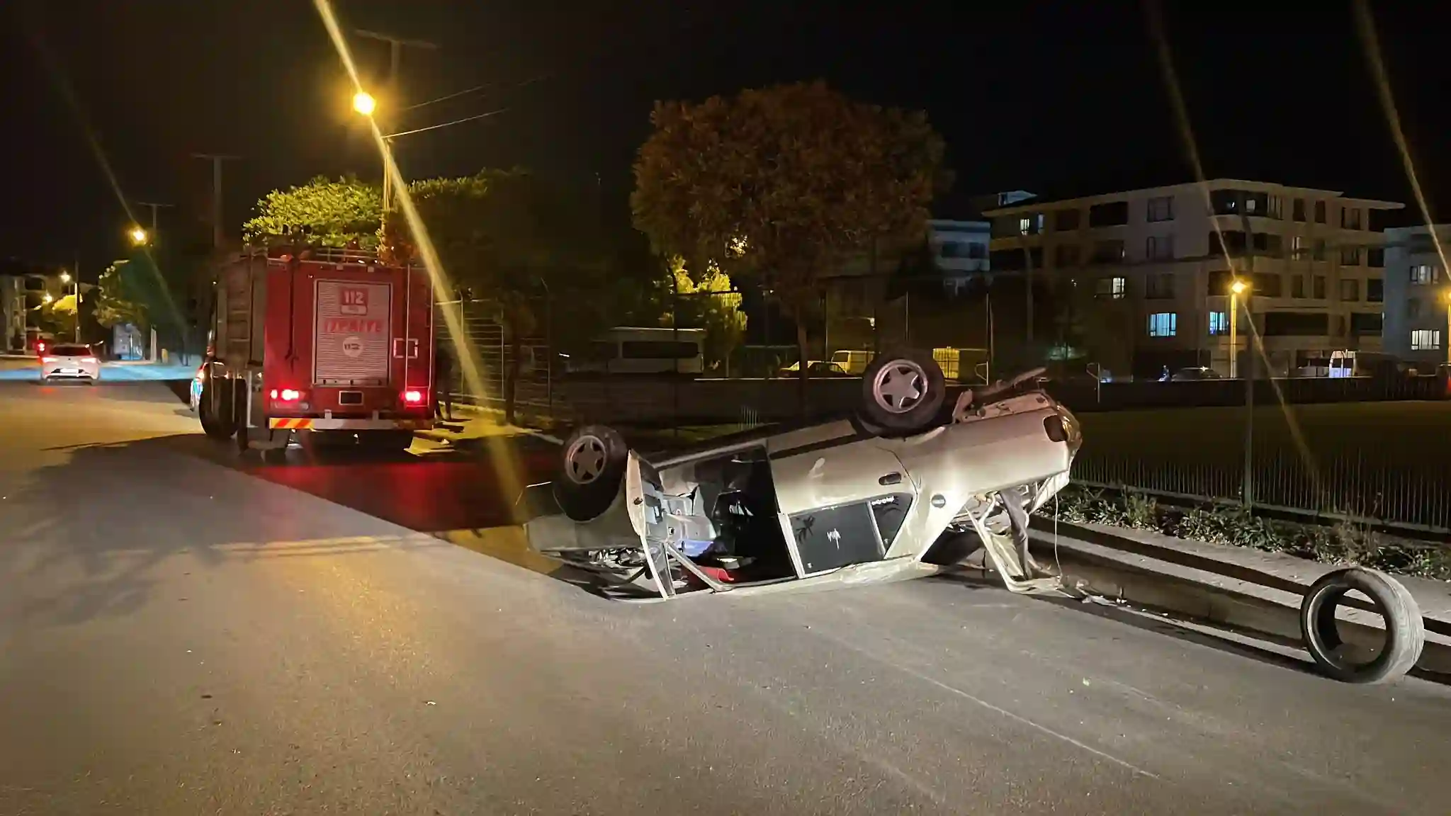 Kütahya’da TOFAŞ otomobil takla atarak devrildi