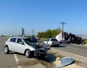 Manisa’daki kazada 3 kişi yaralandı