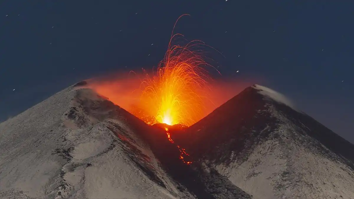 Sicilya Adası’ndaki Etna Yanardağı,