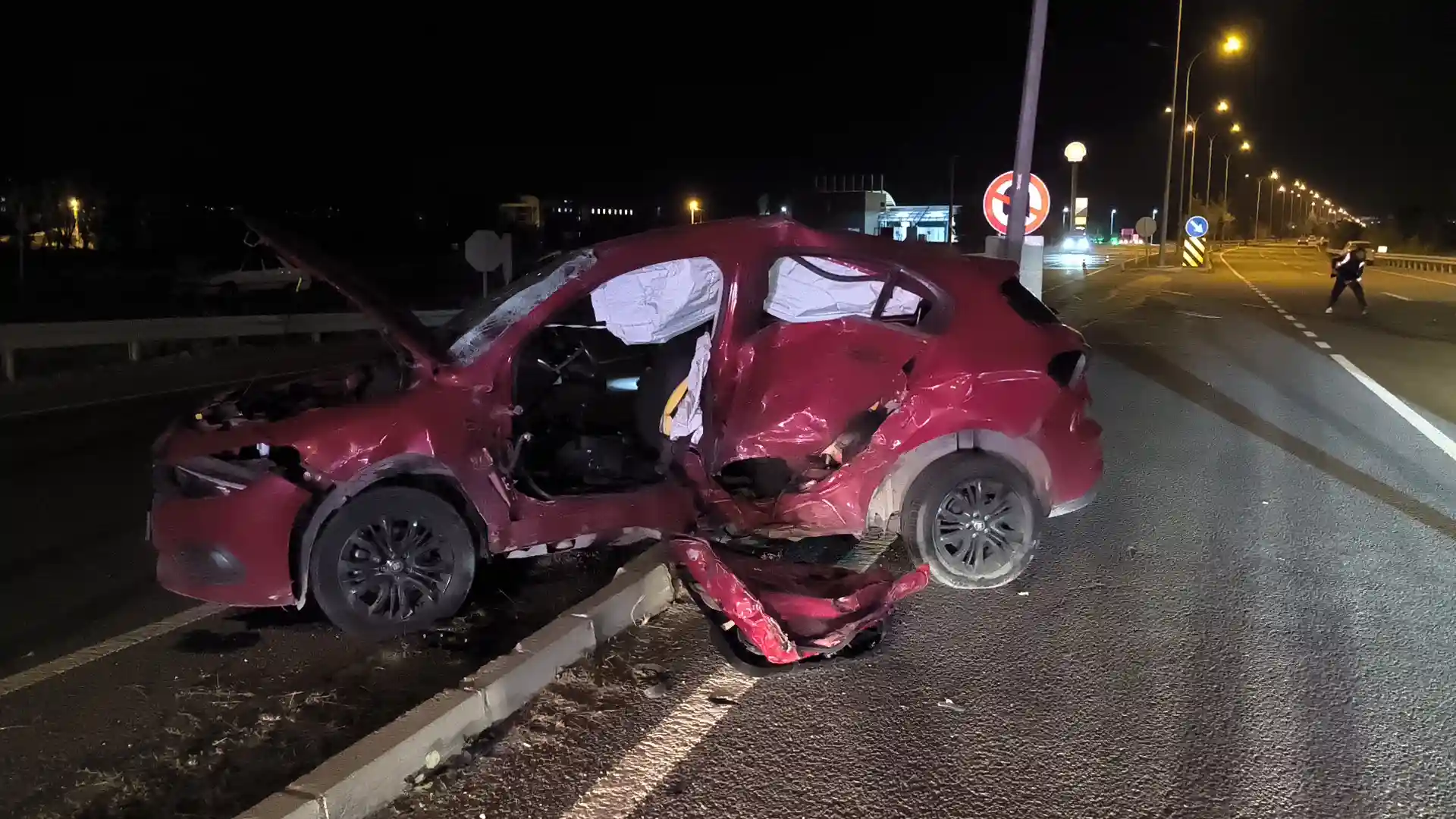 Kütahya'da minibüs ve otomobil çarpıştı, kardeşler yaralandı