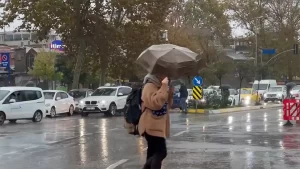 İstanbul’da sağanak sürücüler ile vatandaşlara zor anlar yaşattı