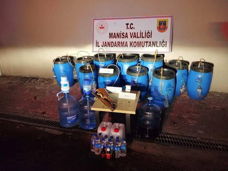 Manisa'da 7 bin 500 litre kaçak içki yakalandı