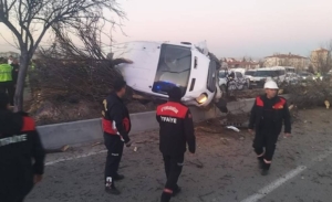 Afyonkarahisar’da minibüs kazası: 12 Yaralı