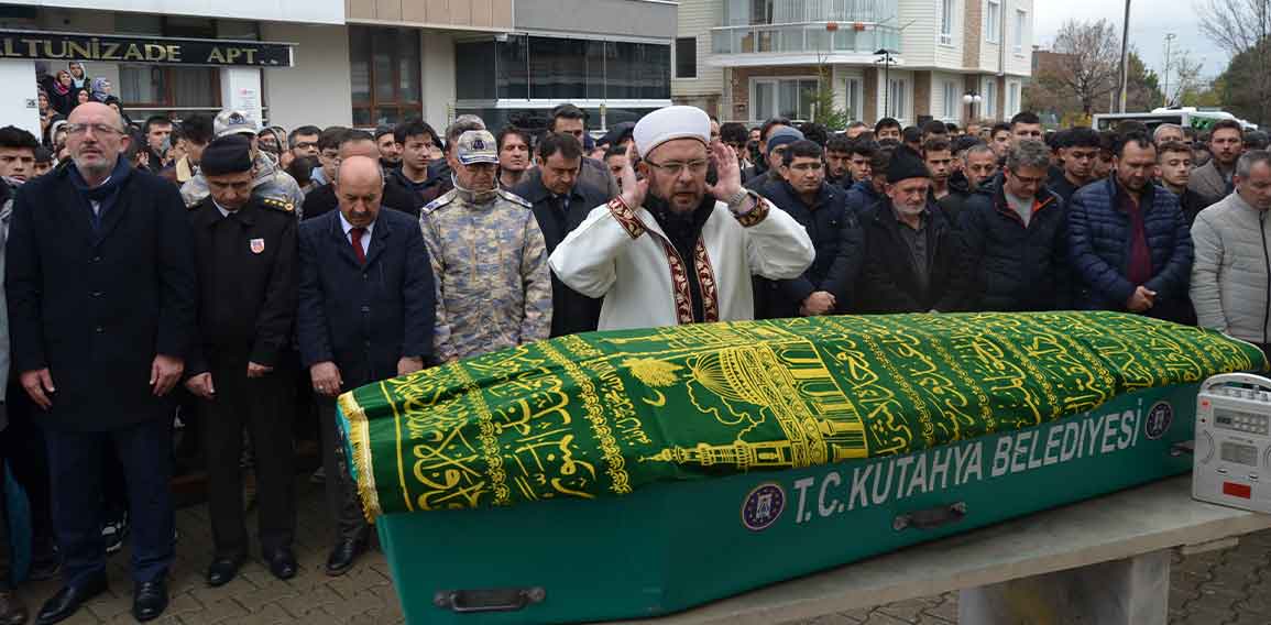 Kütahya'da kalp krizinden vefat eden Mücahid hoca defnedildi