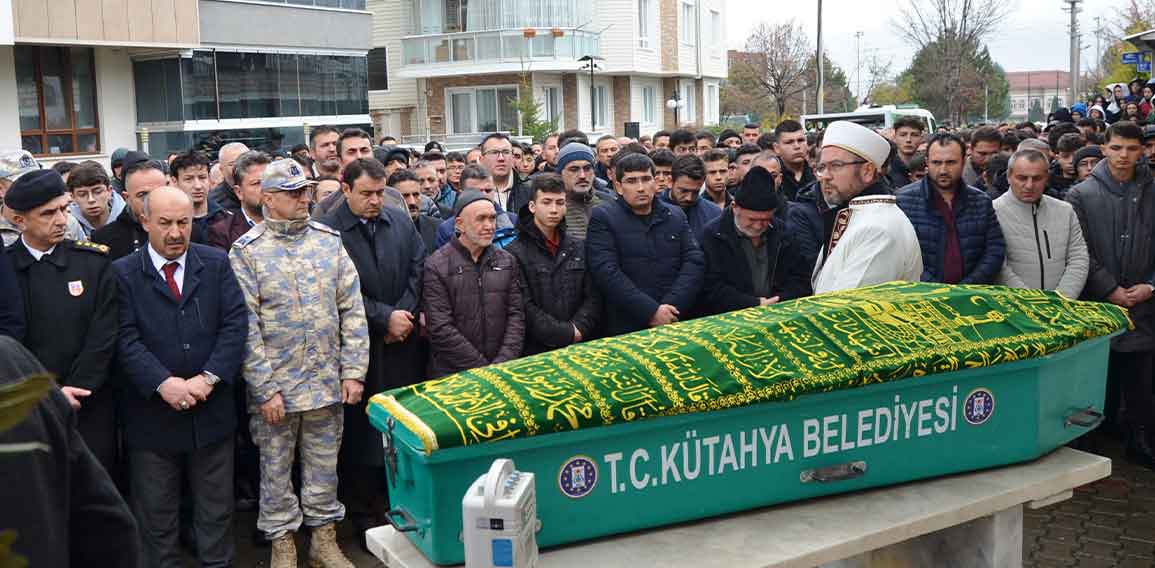 Kütahya'da kalp krizinden vefat eden Mücahid hoca defnedildi