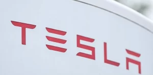 Tesla 2,2 milyon aracını geri çağırıyor