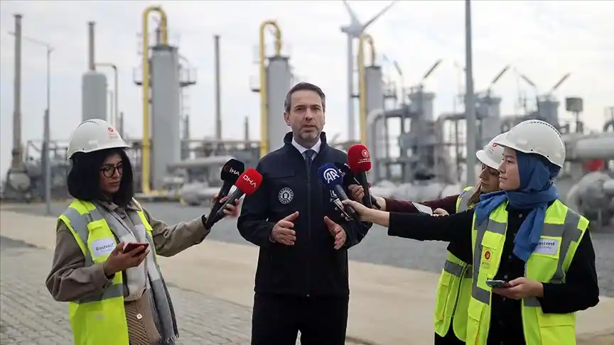 Bayraktar, ilk yer altı doğal gaz depolama alanını inceledi 