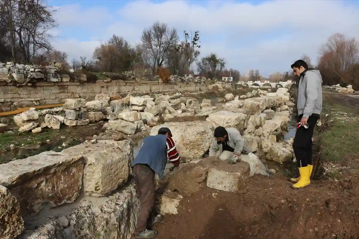 Kütahya Aizanoi'de yeni heykel başları bulundu