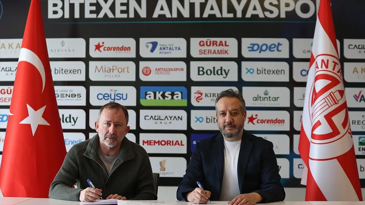 Antalyaspor, yeni teknik direktörü ile sözleşme imzaladı